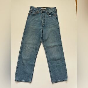 Levi’s Ribcage Straight Ankle Jeans size 26
